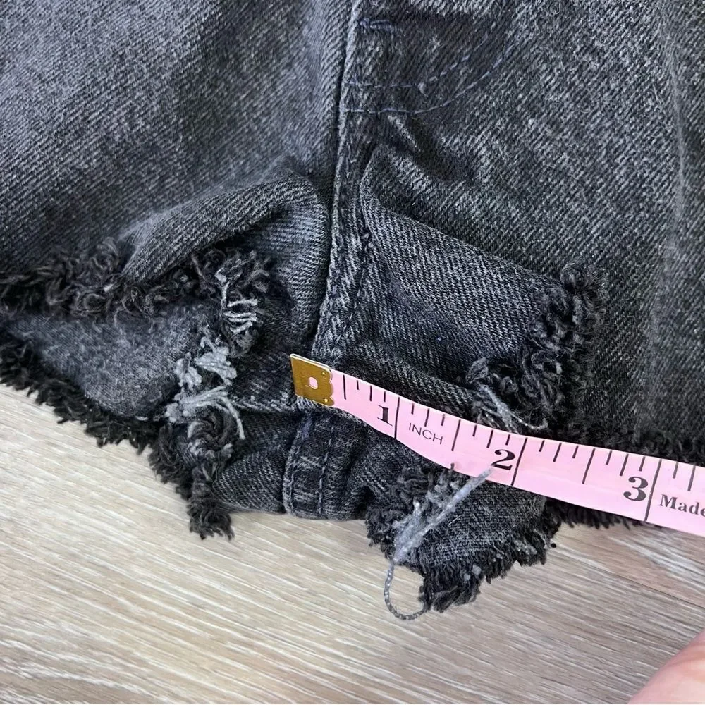 Nwt urban renewal Vintage Levi’s black Cut Off‎ Shorts